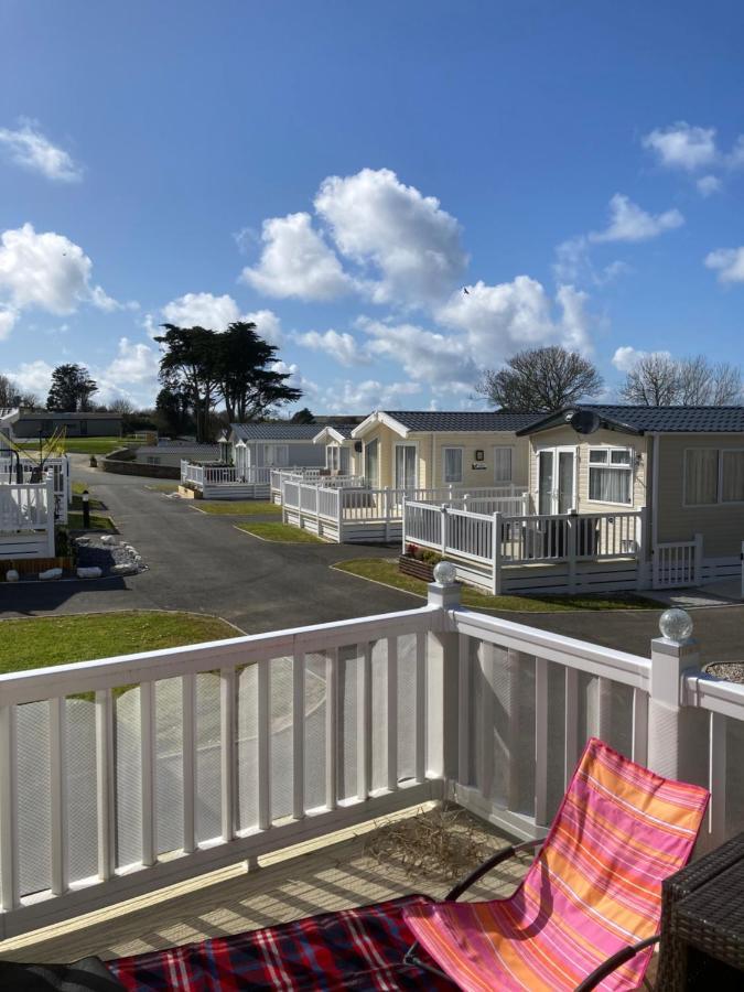 Mollys Retreat Pet Friendly Three Bed Caravan With Small Garden Newquay Bay Resort Quieter Area Of Park Exterior foto