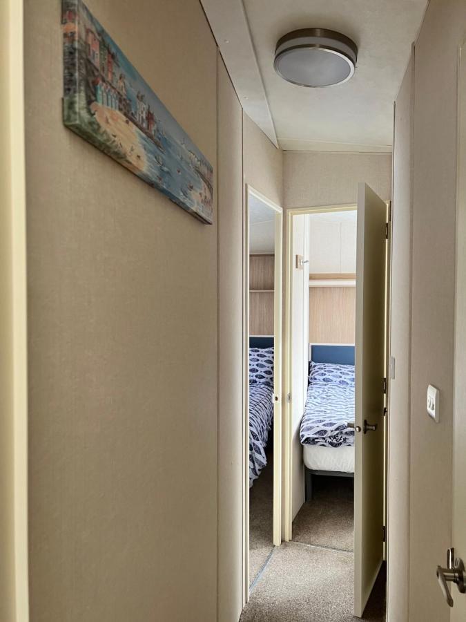 Mollys Retreat Pet Friendly Three Bed Caravan With Small Garden Newquay Bay Resort Quieter Area Of Park Exterior foto